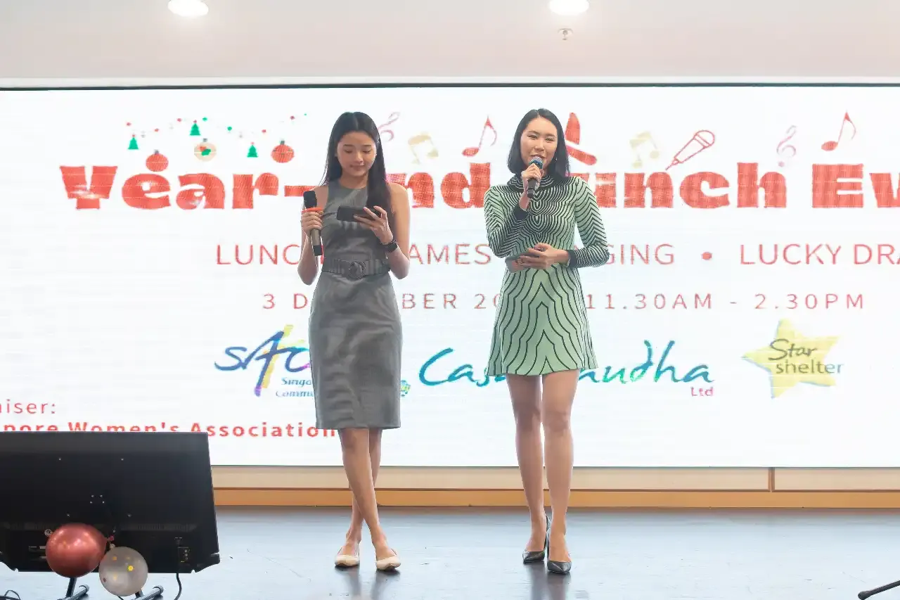 Miss Singapore Supranational 2022 Sin Jiayi and Miss Singapore International 2019 Charlotte Lucille Chia emceeing the event