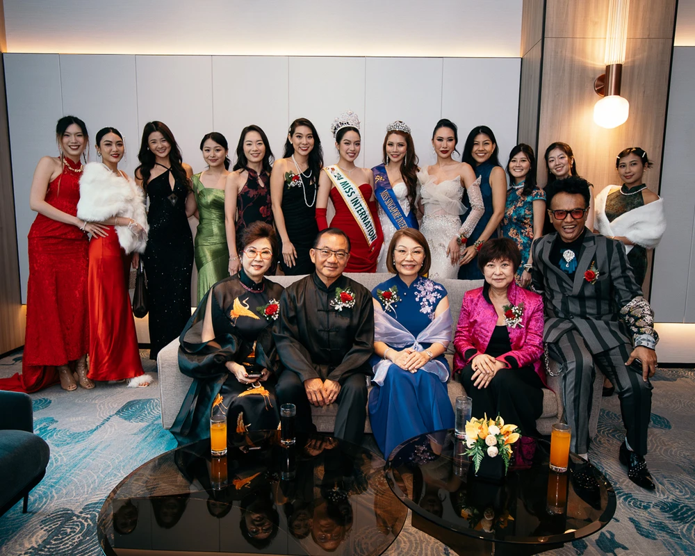 Group photo with Guest-of-Honour Mr Seah Kian Peng