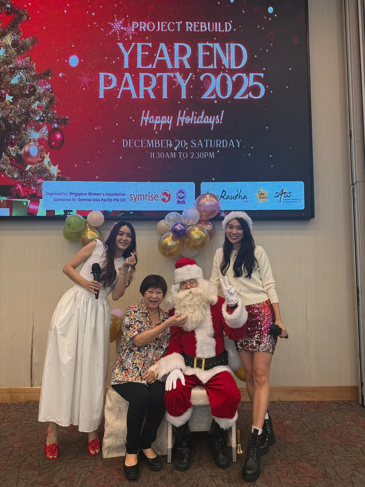 MSPI queens with Santa at photo booth