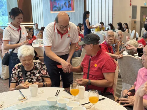 Seniors receiving ang bao