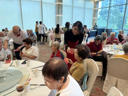 Seniors receiving ang bao