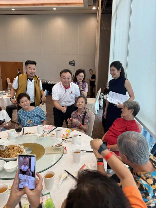 Seniors receiving ang bao