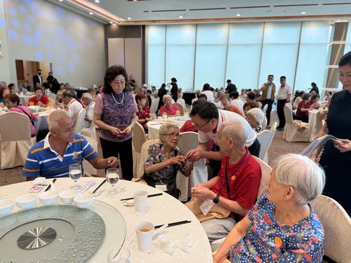 Ang bao distribution at the celebration