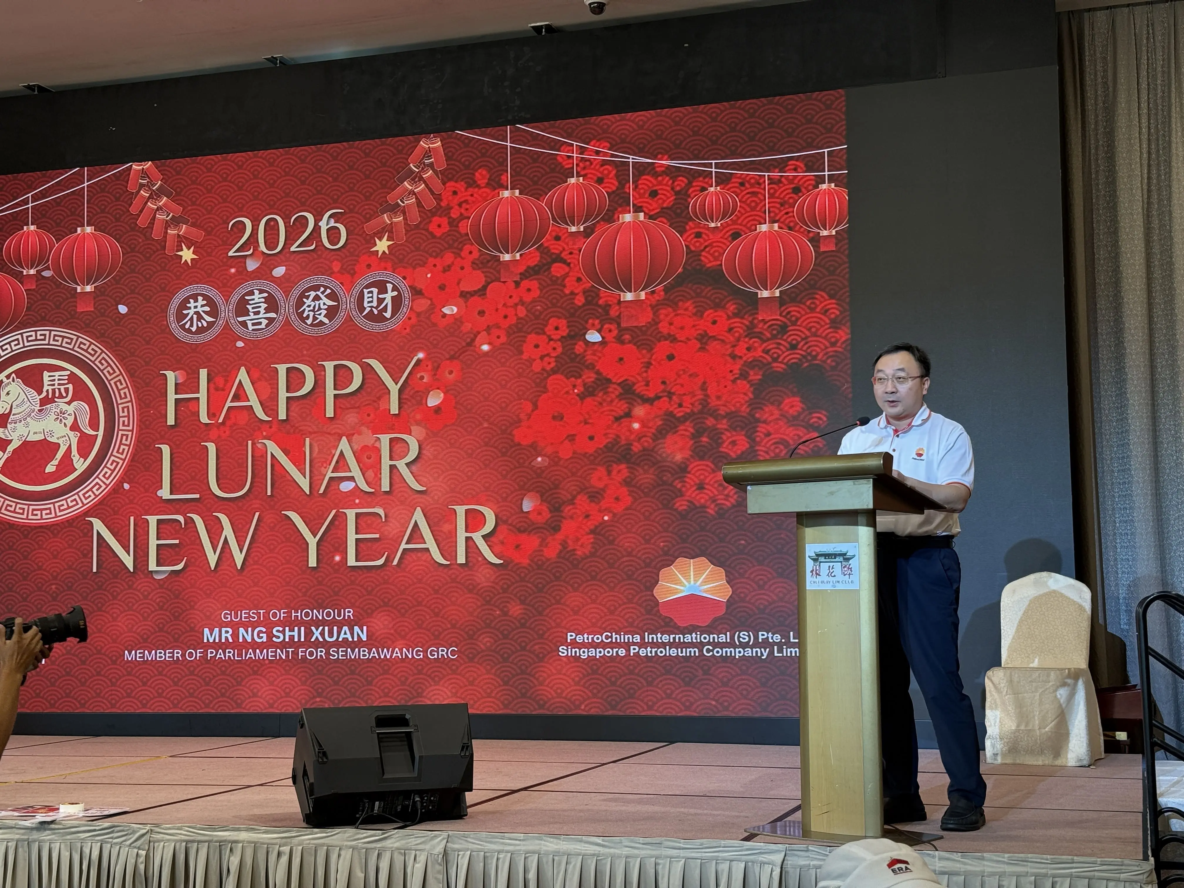 Mr Sun Jinhua, Managing Director of PetroChina International (Singapore), delivering his speech