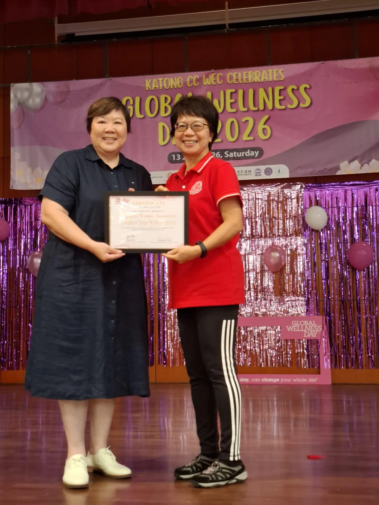 Ms Sin Bee Hua, BBM Chairman of Mountbatten Citizens' Committee presenting a certificate of appreciation to Angela Wong, 2nd Vice President of SWA