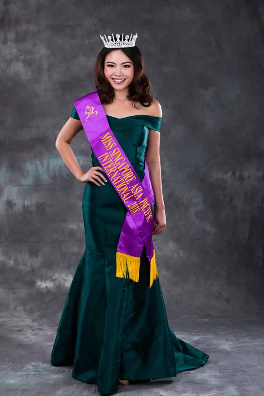 Miss Singapore Asia Pacific International cultural presentation and traditional costume